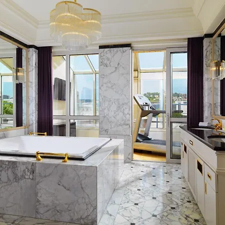 Le Meridien 5*