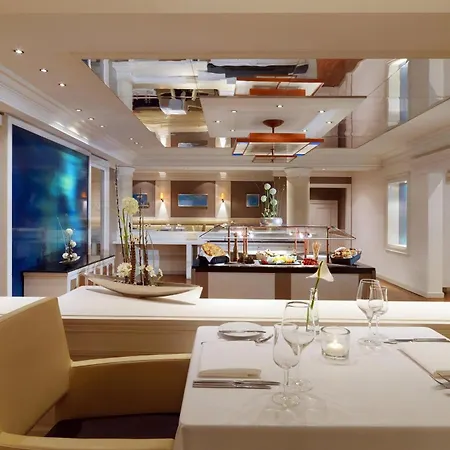 梅里迪安斯图加特酒店 5*