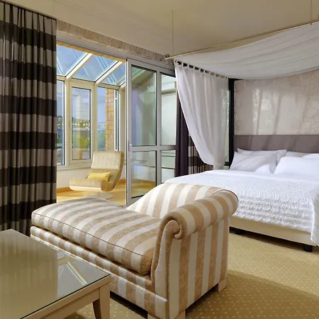 Le Meridien Szálloda